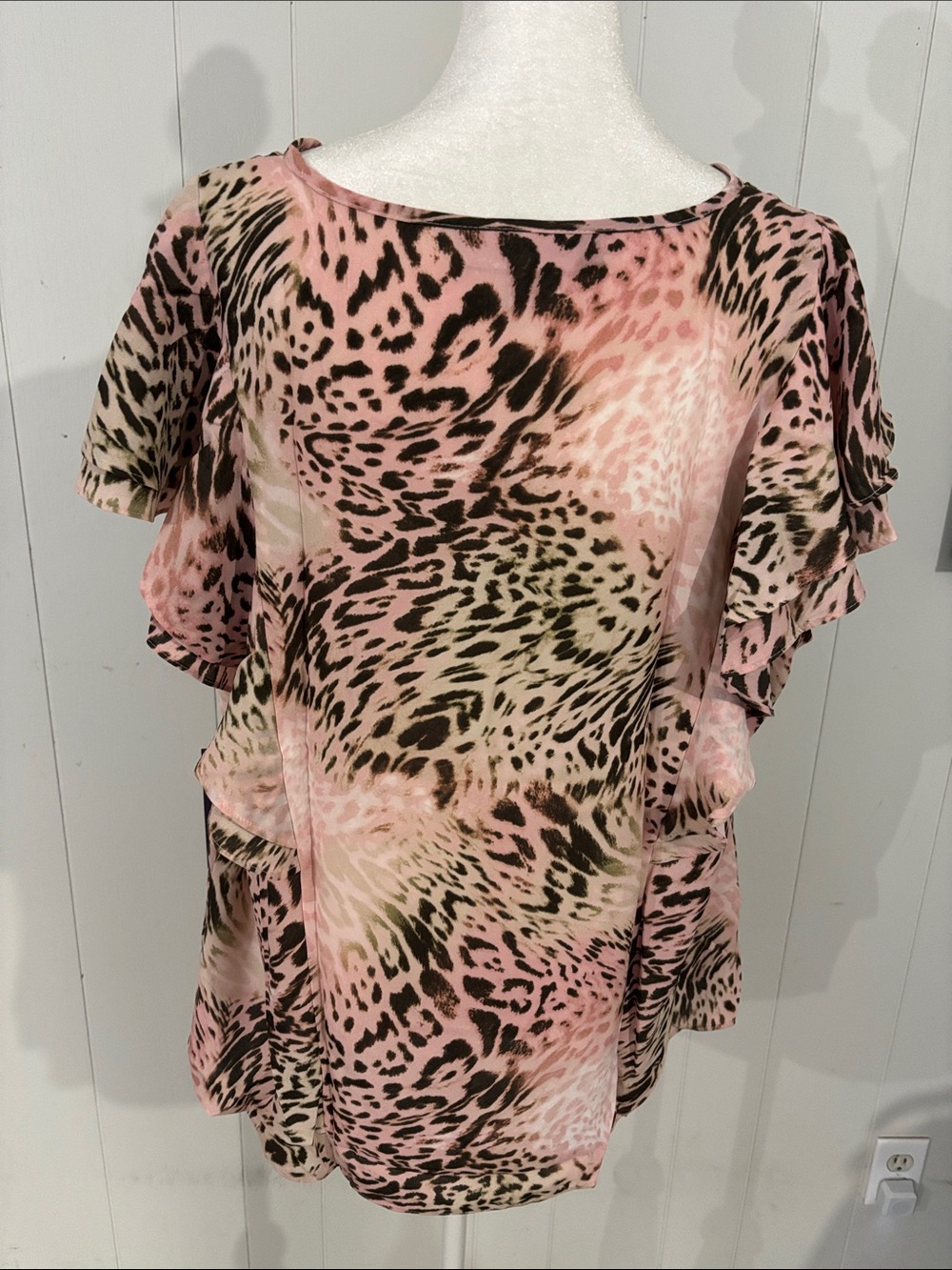 Jennifer Lopez Pink Leopard Print V-Neck Ruffle Sleeve Top - Picture 4 of 5